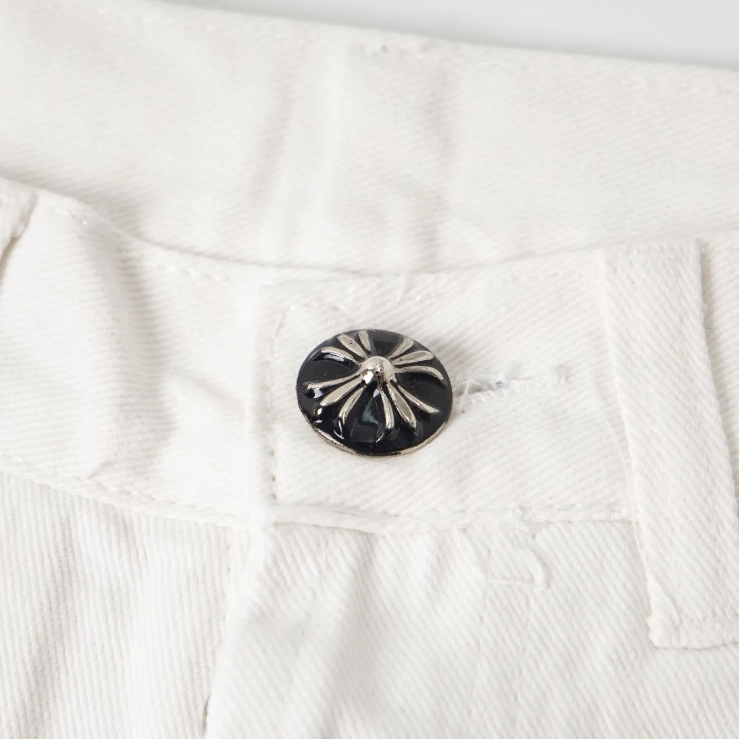 P260 💰 (Top version) Chrome Hearts/Chrome Hearts Classic white star cow series colored leather cross washed color fabric unisex denim trousers Vibe style straight stacked god-level version Carbon fine bias denim color cloth Old vintage full set of hardware - Chrome Hearts white cow series The high version uses high-ounce custom fabrics, fermentation washing and soft color fixation, soft and thick to wear, the details are all made by hand-polished craftsmanship, all-over printed jacquard fabric Unique design style. Through multiple processes to create a full retro feel. Unique niche non-contrast shirt. Customized distressed spray-painted buttons. Craftsmanship in every detail. Color: white stars. Size: 28-30-32-34 (corresponding to S-M-L-XL)